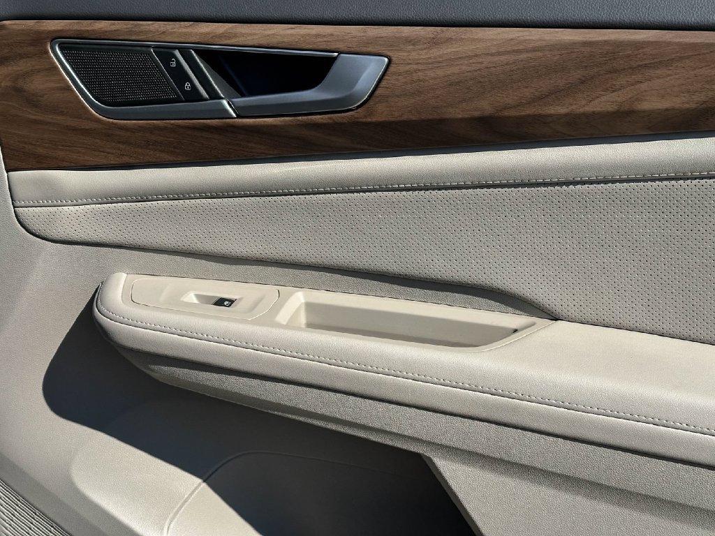 Used 2024 Volkswagen Atlas SE w/ Panoramic Sunroof Package FWD image 29