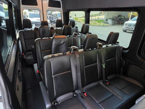 Used 2021 Mercedes-Benz Sprinter 2500 image 28