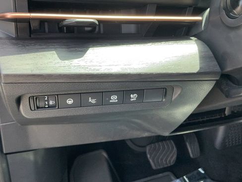 Used 2025 Nissan Ariya FWD image 26