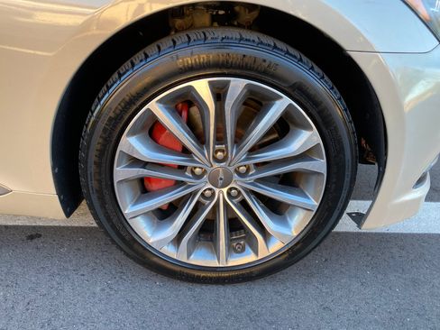 Used 2015 Hyundai Genesis 3.8 image 8