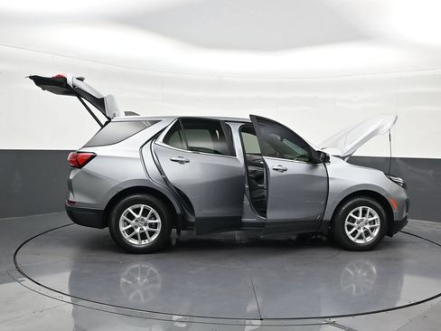 Used 2024 Chevrolet Equinox LT FWD image 32