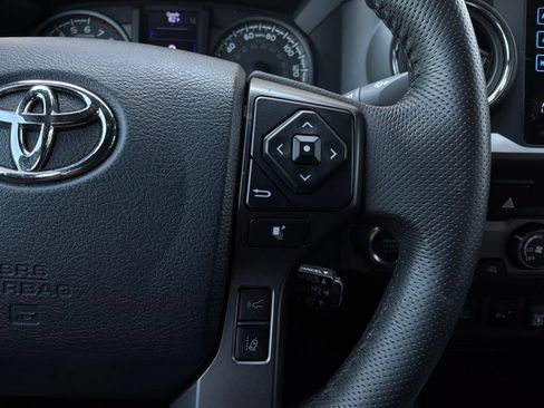 Used 2019 Toyota Tacoma TRD Sport w/ Technology Package AWD/4WD image 33