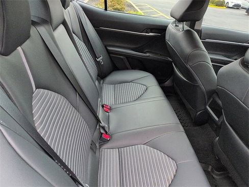 Used 2023 Toyota Camry SE image 11