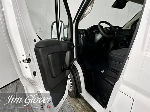 Used 2025 RAM ProMaster 2500 w/ Convenience Group image 16