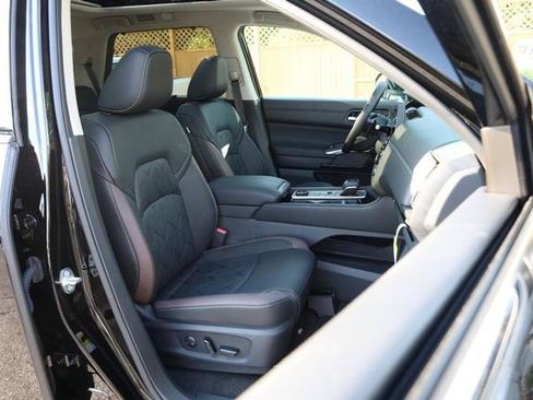 New 2026 Nissan Pathfinder Platinum w/ Accent Package AWD/4WD image 32