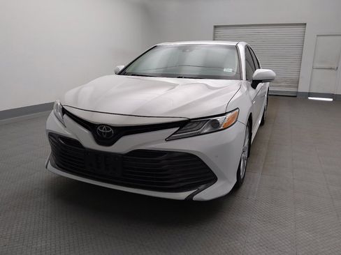 Used 2018 Toyota Camry XLE FWD image 15