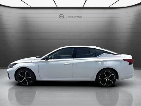 Certified 2025 Nissan Altima 2.5 SR FWD image 6
