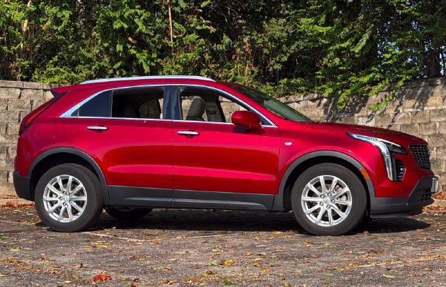 Used 2020 Cadillac XT4 Luxury FWD image 3