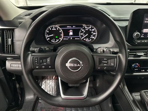 Used 2025 Nissan Pathfinder S AWD/4WD image 14