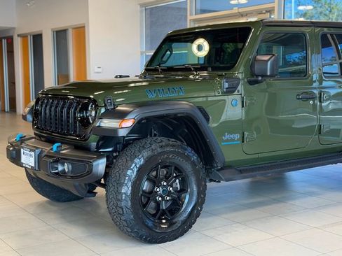 Used 2024 Jeep Wrangler Unlimited AWD/4WD image 3