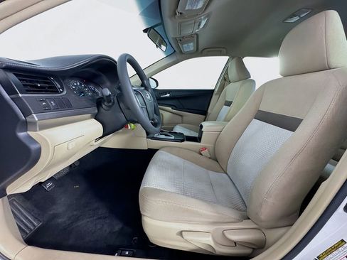 Used 2012 Toyota Camry L image 14
