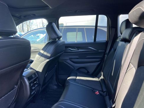 Used 2024 Jeep Grand Cherokee Altitude image 7