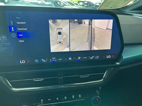 Used 2024 Chevrolet Equinox EV LT FWD image 18