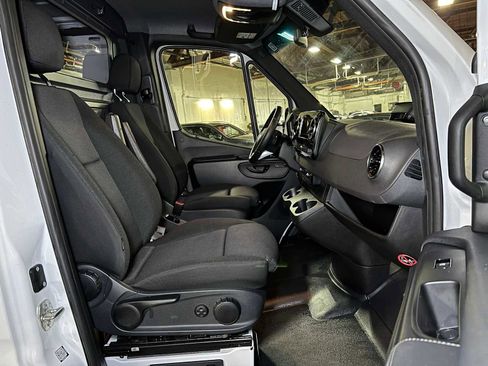 Used 2025 Mercedes-Benz Sprinter 2500 image 12