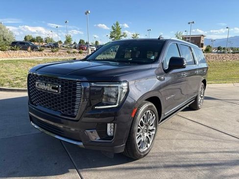 Used 2023 GMC Yukon XL Denali Ultimate AWD/4WD image 3