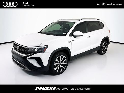 Used 2023 Volkswagen Taos SE w/ Panoramic Sunroof Package FWD image 1