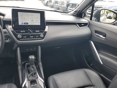 Used 2023 Toyota Corolla Cross AWD Hybrid w/ Convenience Package image 19