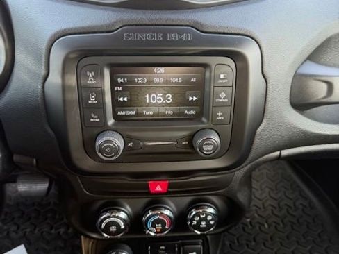 Used 2016 Jeep Renegade Trailhawk image 8