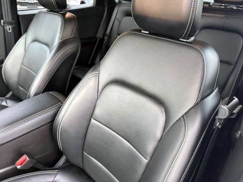 Used 2025 Ford Escape Platinum AWD/4WD image 19