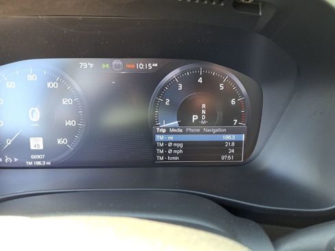 Used 2021 Volvo XC40 T5 Momentum w/ Climate Package image 18