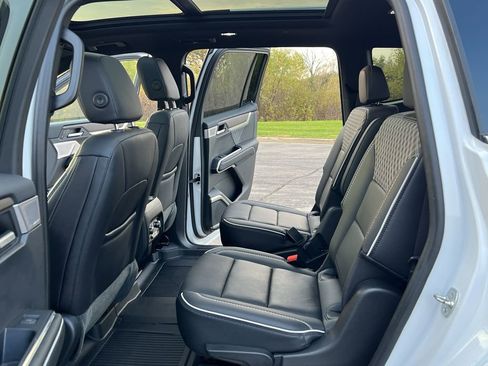 Used 2024 GMC Acadia Denali w/ Super Cruise Package image 36