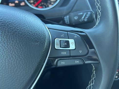 Used 2021 Volkswagen Tiguan SE image 28