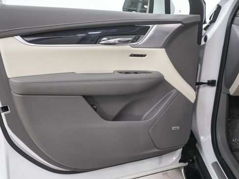 Used 2023 Cadillac XT6 Premium Luxury w/ Technology Package AWD/4WD image 19