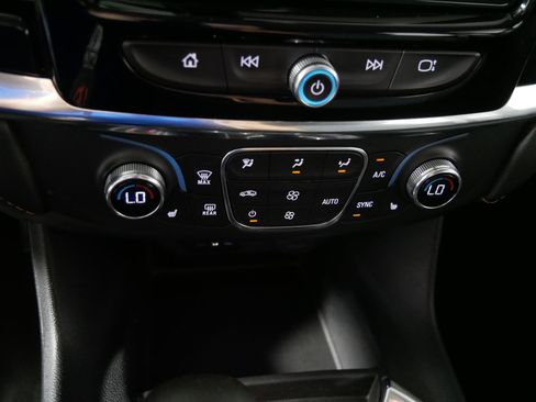 Used 2021 Chevrolet Traverse LT AWD/4WD image 23