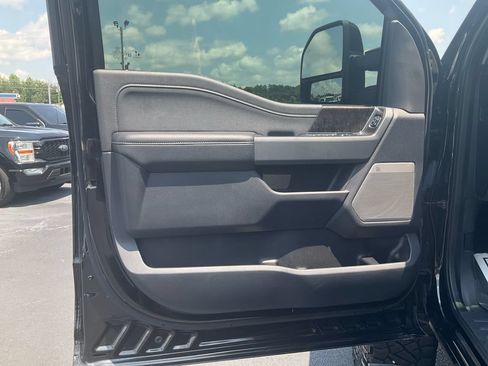 Used 2023 Ford F250 Lariat w/ Lariat Ultimate Package AWD/4WD image 17