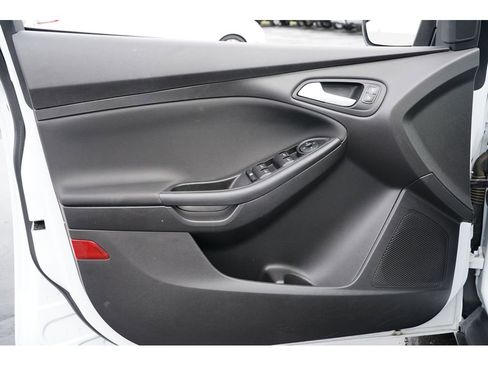 Used 2017 Ford Focus SE image 14