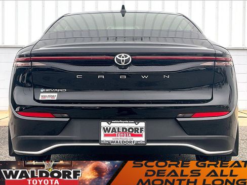 Used 2025 Toyota Crown XLE image 5