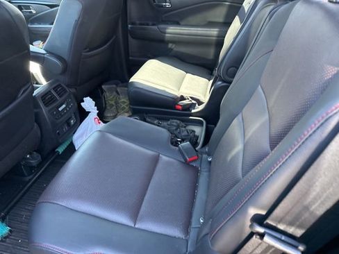 Used 2022 Honda Pilot Black Edition image 13