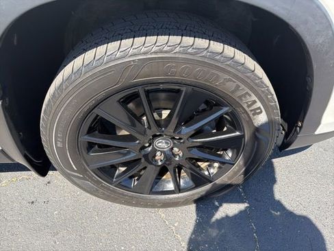 Used 2019 Toyota Highlander AWD V6 image 8
