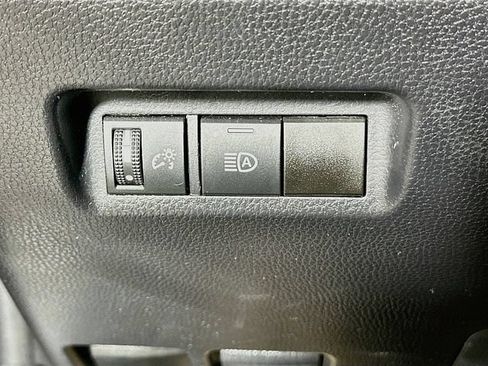 Used 2022 Toyota RAV4 LE AWD/4WD image 10
