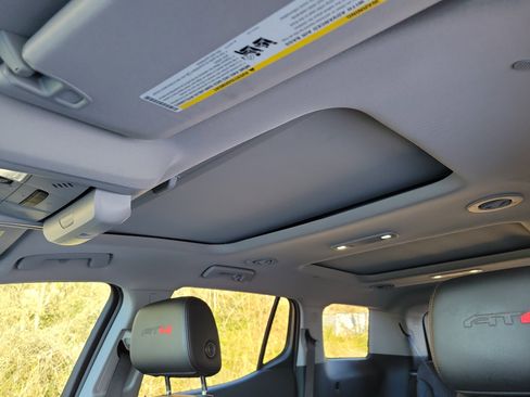 Used 2022 GMC Acadia AT4 w/ Technology Package image 17