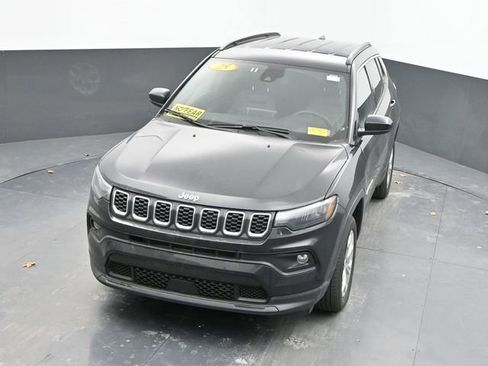 Used 2025 Jeep Compass Latitude image 15