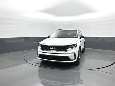 Used 2022 Kia Sorento S w/ Panoramic Sunroof Package FWD image 3