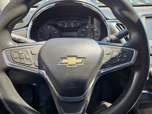 Used 2017 Chevrolet Malibu LT FWD image 10