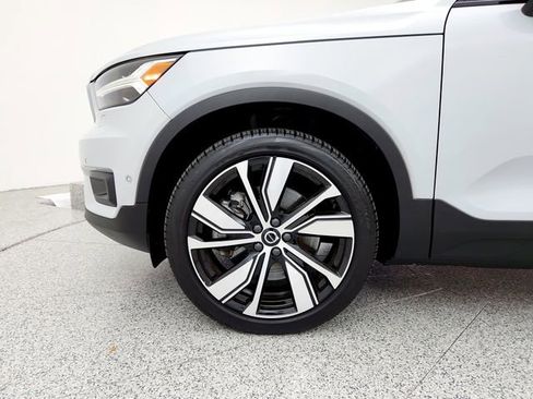 Certified 2022 Volvo XC40 P8 Recharge Plus image 17