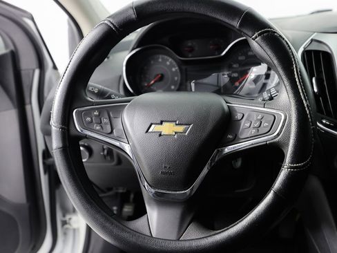 Used 2017 Chevrolet Cruze LT image 17