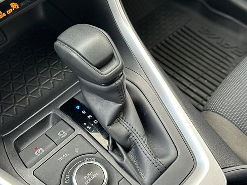 Used 2024 Toyota RAV4 LE AWD/4WD image 24