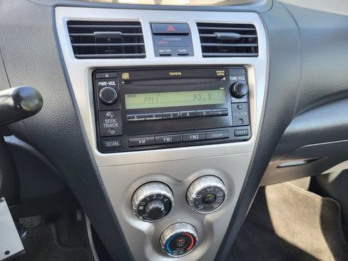 Used 2007 Toyota Yaris Sedan w/ Convenience Pkg FWD image 15