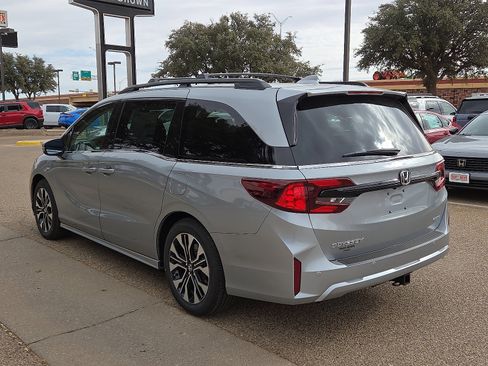 New 2026 Honda Odyssey Elite image 3