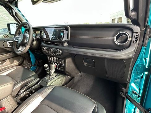 Used 2024 Jeep Wrangler Unlimited Sahara w/ Technology Group AWD/4WD image 55
