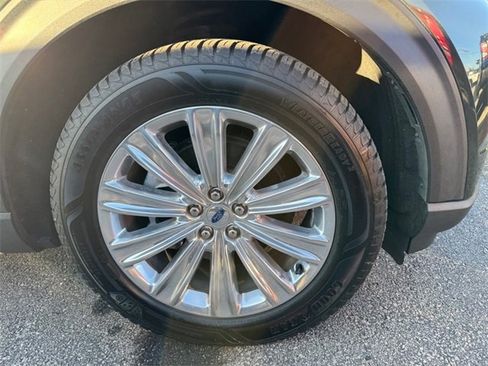 Used 2022 Ford Explorer Limited w/ Equipment Group 301A image 2