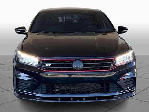 Used 2018 Volkswagen Passat GT image 4
