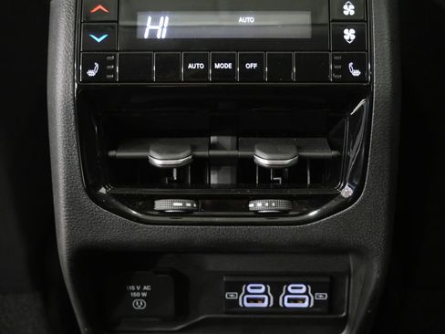 Used 2023 Jeep Grand Cherokee L Limited w/ Black Appearance Package AWD/4WD image 28