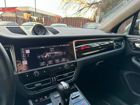 Used 2022 Porsche Macan image 14