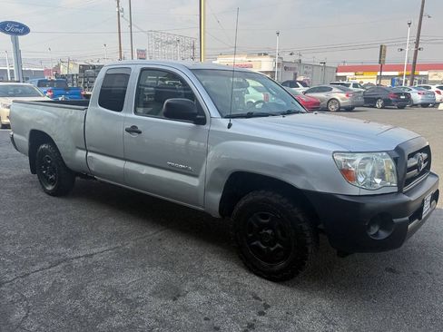 Used 2005 Toyota Tacoma 2WD Access Cab image 2