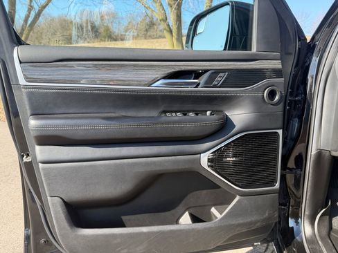 Used 2022 Jeep Wagoneer Series III w/ Premium Group I image 14